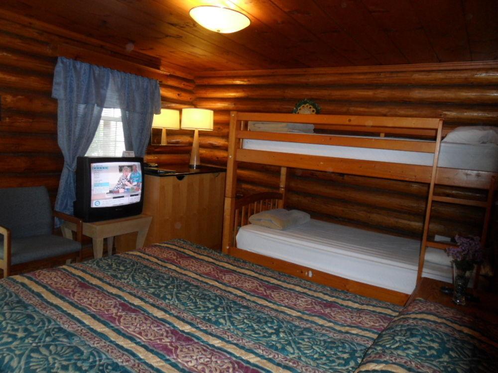 Seven Dwarfs Motel & Cabins Озеро Джордж Экстерьер фото